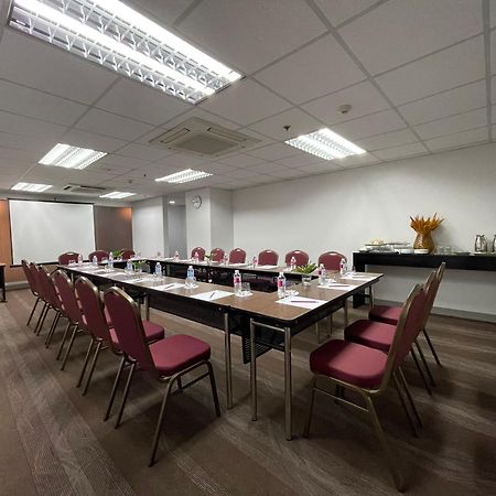 Go Hotels Plus Mandaluyong Ngoại thất bức ảnh