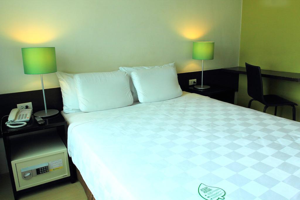 Go Hotels Plus Mandaluyong Phòng bức ảnh