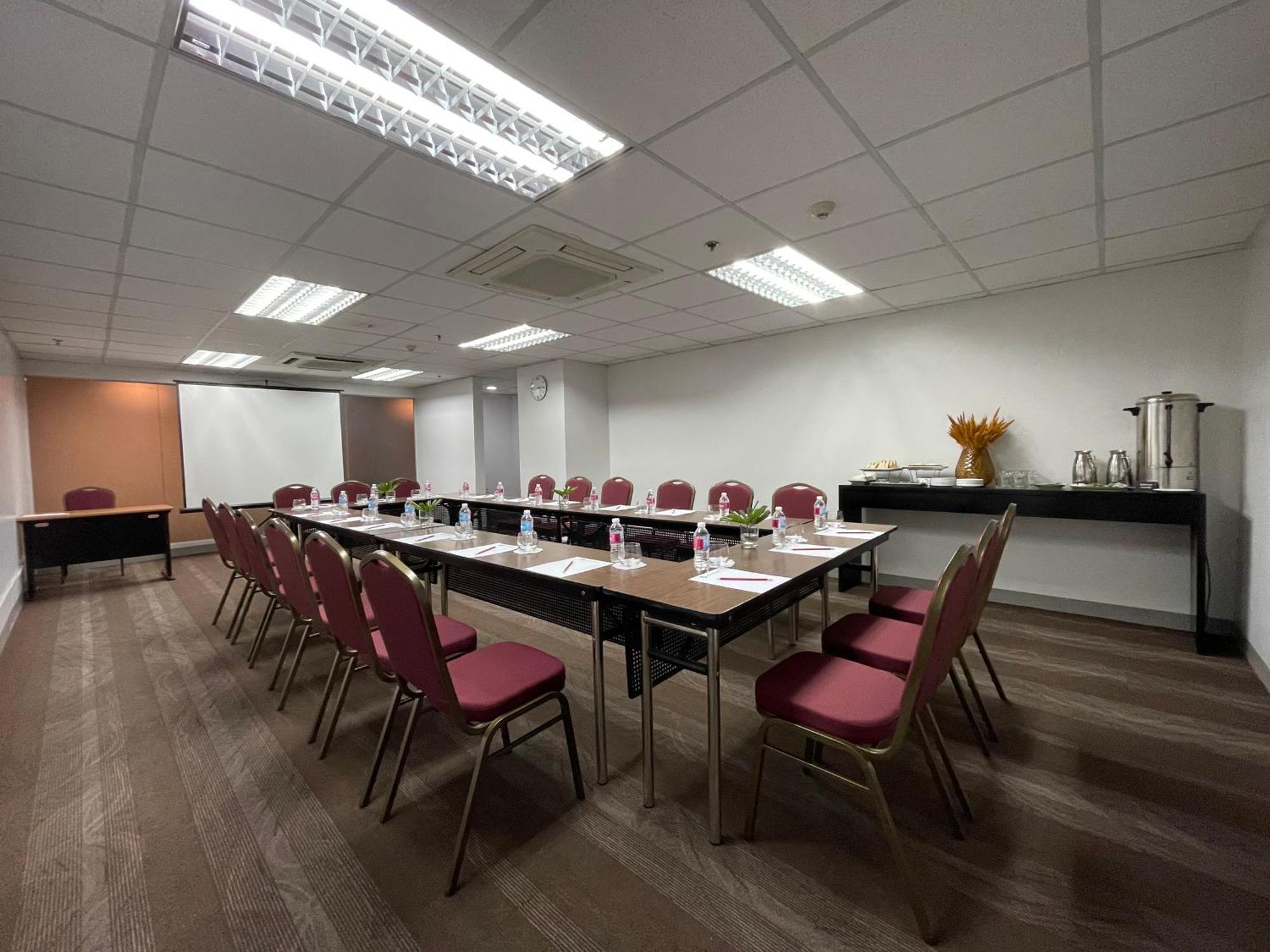 Go Hotels Plus Mandaluyong Ngoại thất bức ảnh