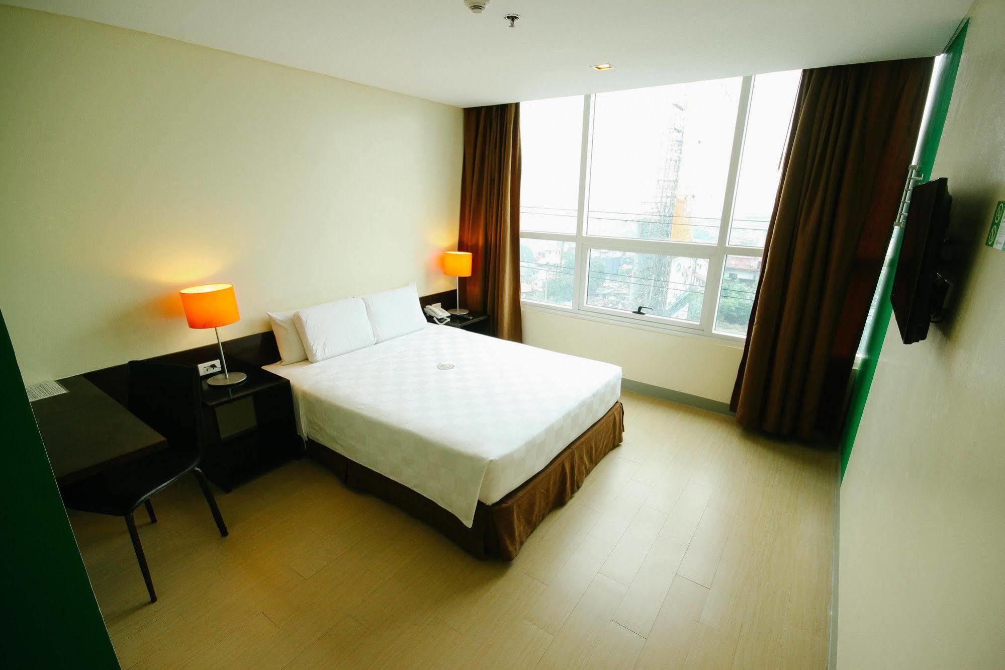 Go Hotels Plus Mandaluyong Ngoại thất bức ảnh
